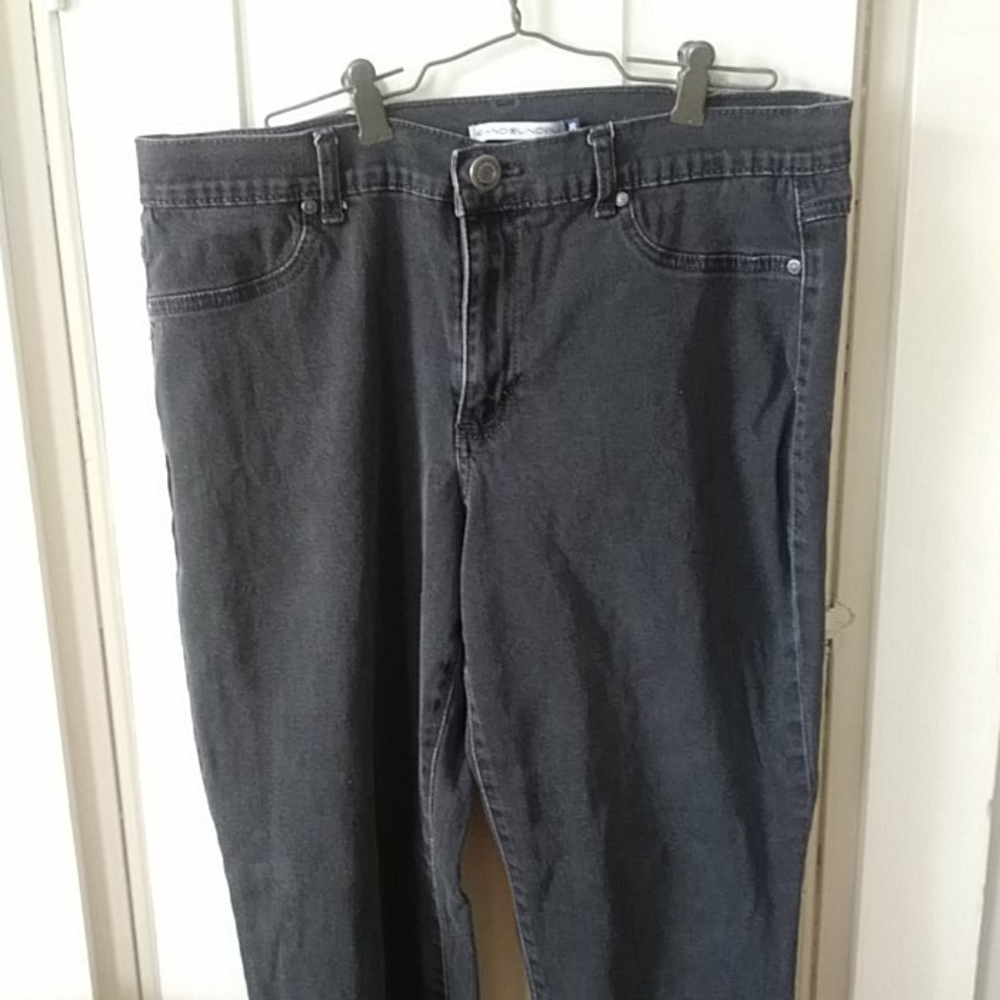 Black ankle jeans